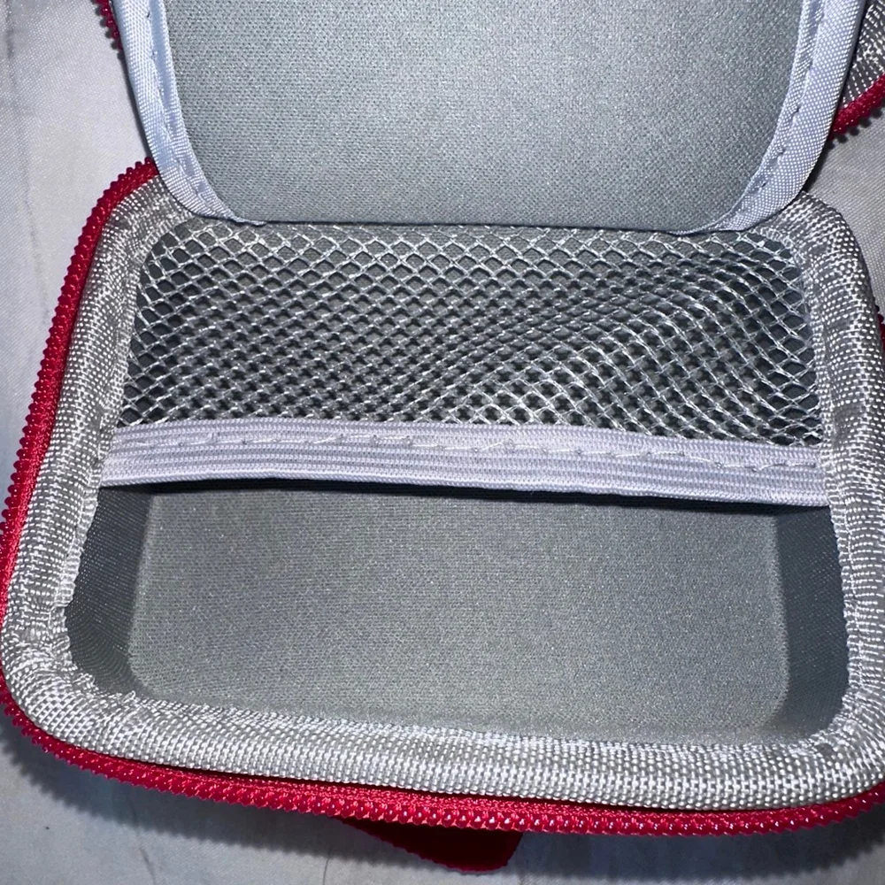 NWOT Comecase Protective Hard Shell Zipper Carrying Case Approx 3 1/2 x 4 1/2